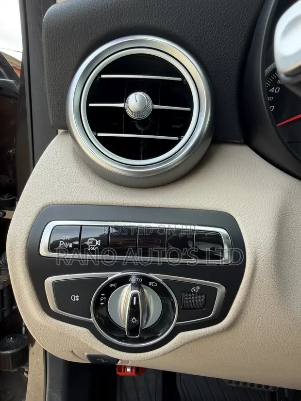 Mercedes-Benz GLC300 2016 Brown - 1