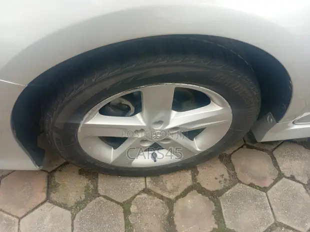 Toyota Camry 2012 Silver - 1