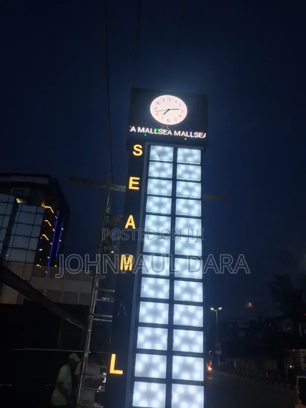 Brand New Plaza Screens for Advertising - 1