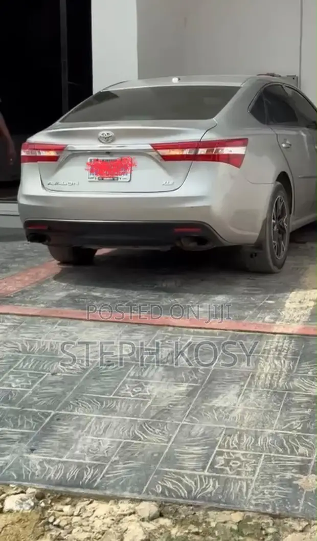 2017 Toyota Avalon XLE Premium Sedan - Silver - 1