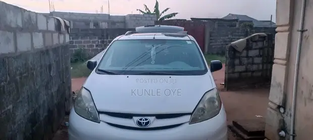 2006 Toyota Sienna LE FWD White - 1