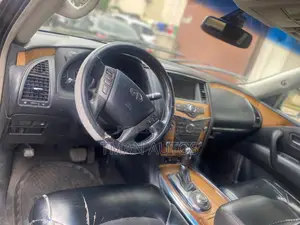 Infiniti QX56 2013 Baki