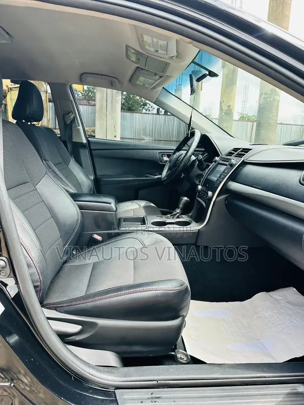 2016 Toyota Camry SE - 1