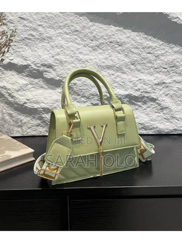 Fashionable Ladies' Green Tassel Crossbody Bag - 1