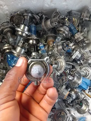 H4 Halogen Headlight Bulb (Refurbished)
