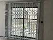 Kofar Tsaro Ta Karfe Mai Rarrafe da Ta Al'ada - 1