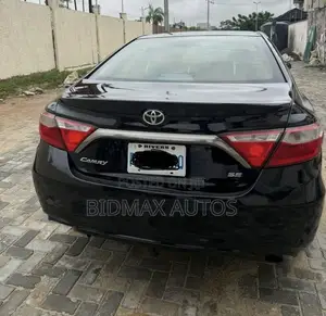 2016 Toyota Camry SE Sedan