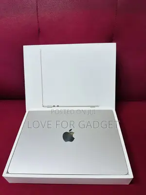 Apple MacBook Air 2022 M2, 8GB RAM, 256GB SSD