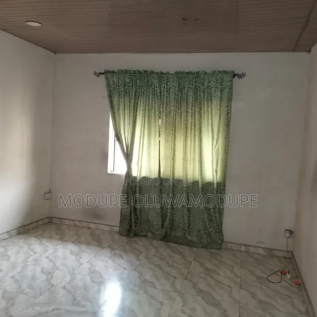 3-Bedroom Shared Apartment for Rent in Alaka/Iponri - 1
