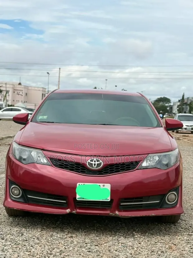2013 Toyota Camry SE Sedan - 1