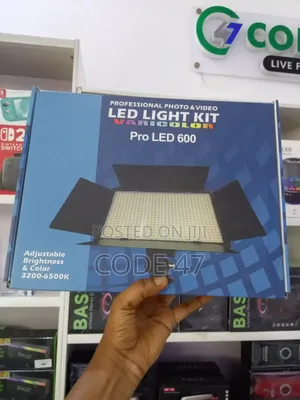 Pro LED 600 Studio Light with Stand