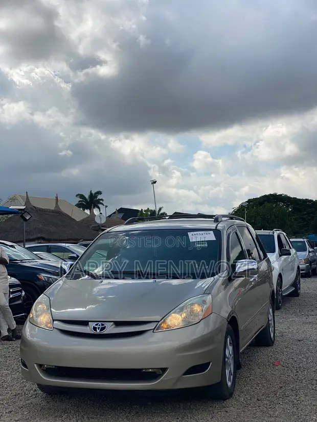 Toyota Sienna LE AWD 2006 Brown - 1
