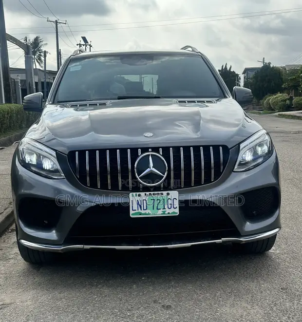 Mercedes-Benz C400 2017 Gray - 1