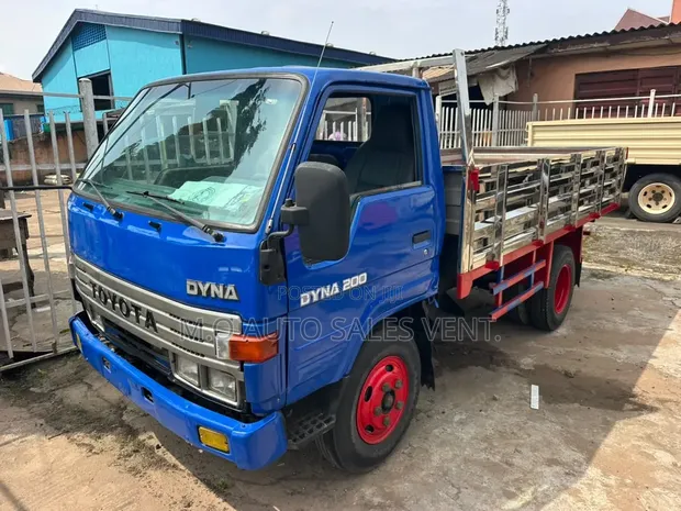 Toyota Dyna 200 Truck (2000) - 6 Tayoyi - 1