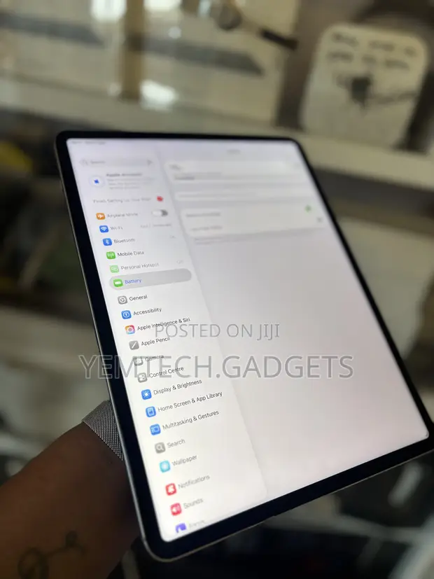 Apple iPad Pro (2022) 256GB Silver - 1