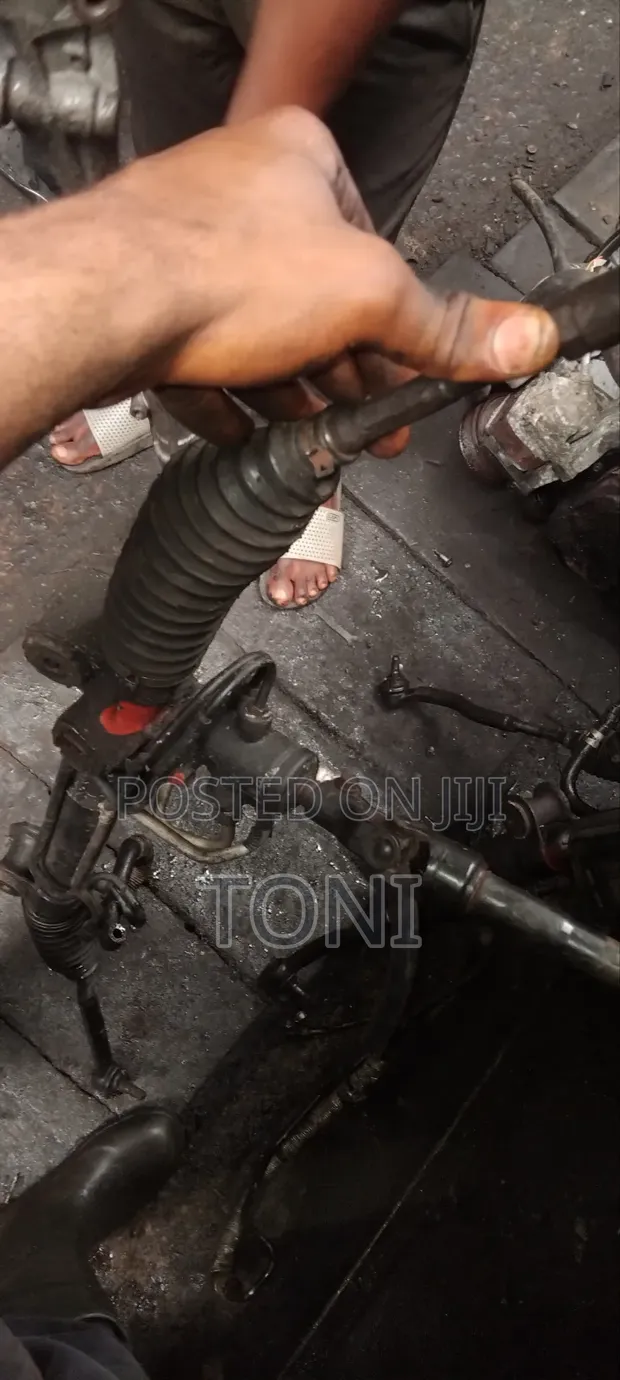 Used Toyota Steering Rack for Matrix, Corolla, Avensis (2005) - 1