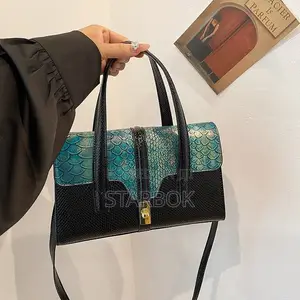 Women's Medium Classic Handbag