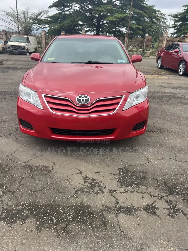 2011 Toyota Camry LE Red - 1