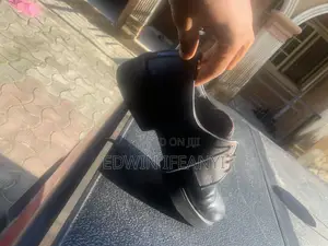 Louis Vuitton Men's Black Leather Shoes - Size 42/43