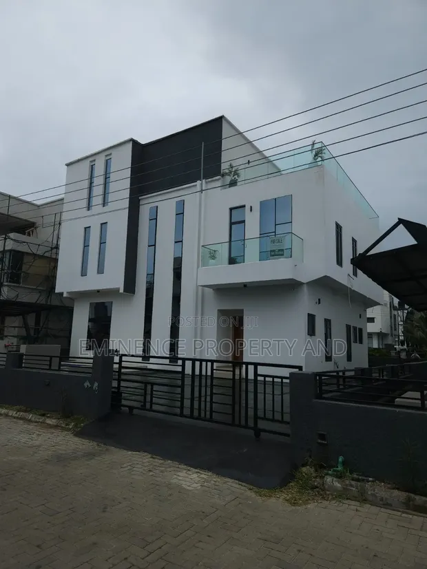 5-Bedroom Duplex in Victory Park, Jakande for Sale - 1