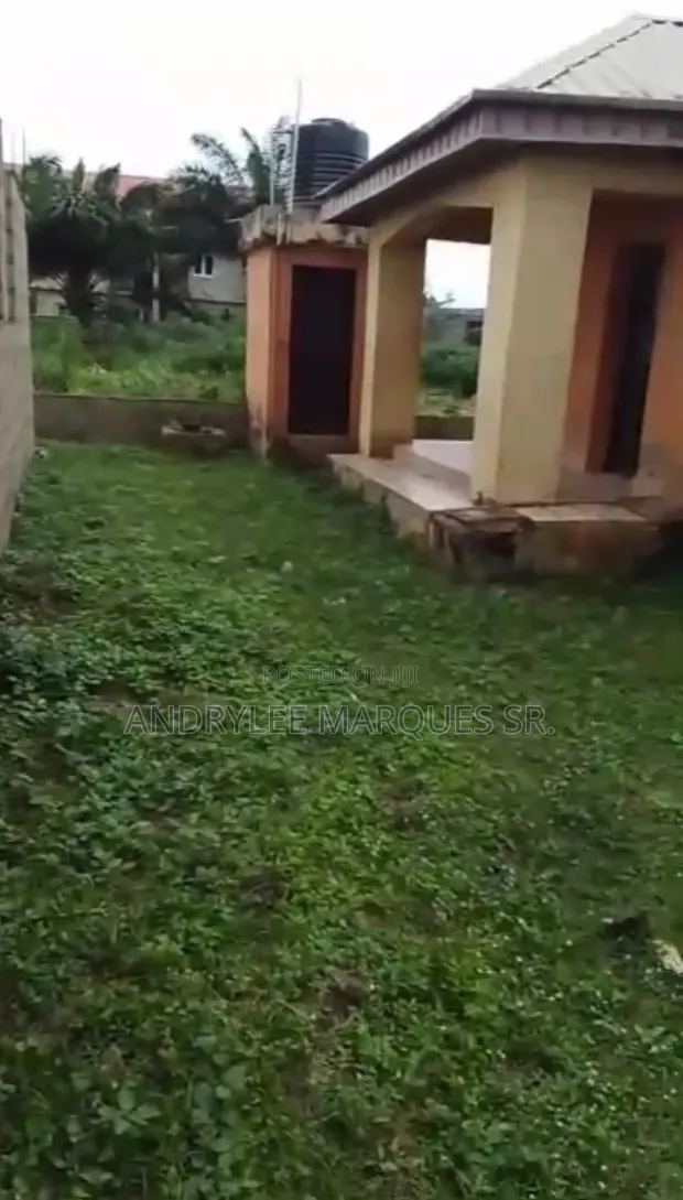 60x120ft Land with House in Obafemi-Owode - 1