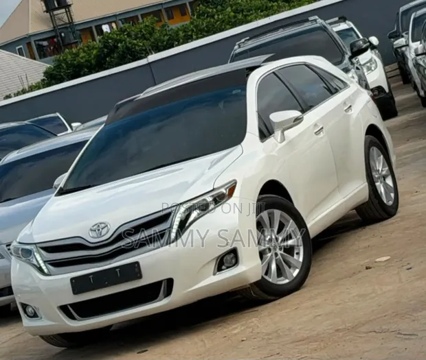 Toyota Venza XLE 2013 White - 1