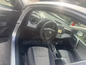 Toyota RAV4 XLE SUV ta 2014