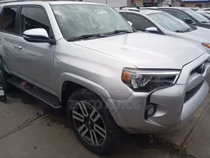Toyota 4Runner SR5 4x4 2018 Silver