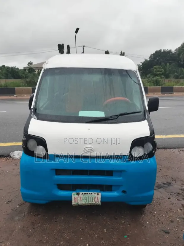 1999 Daihatsu Hijet Bus - 1
