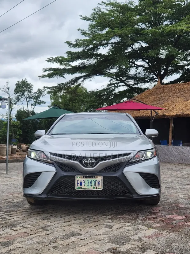 2018 Toyota Camry SE - 1