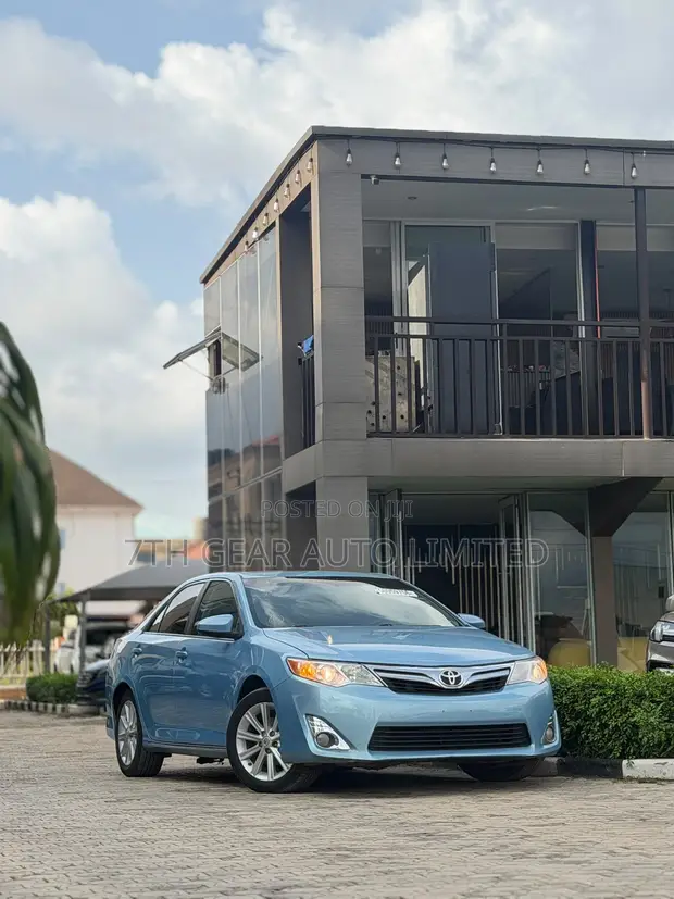 2013 Toyota Camry XLE Sedan - 1