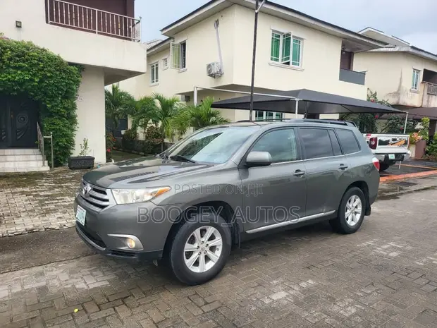 Toyota Highlander 2012 Gray - 1