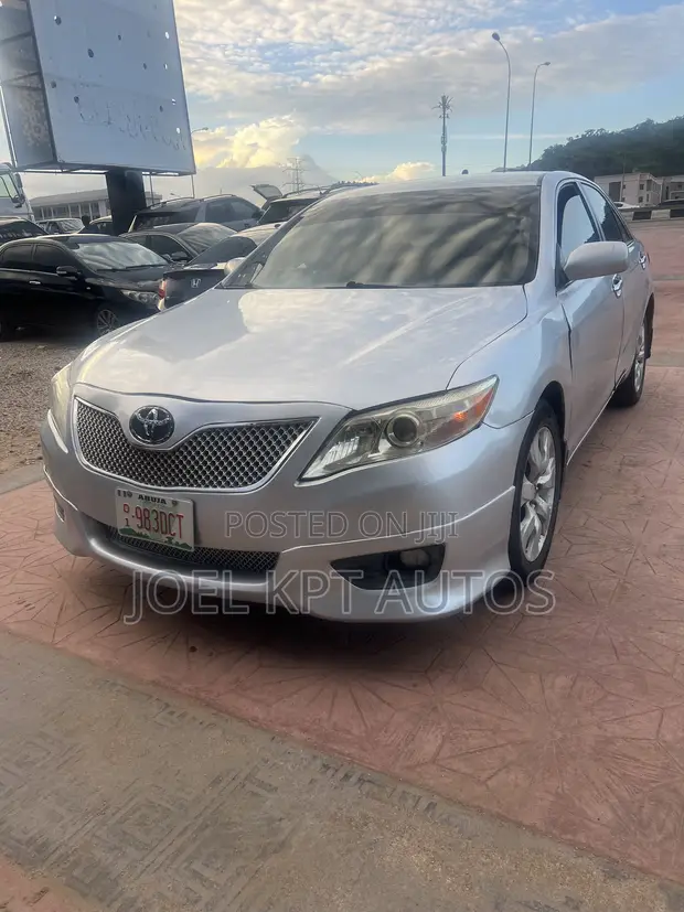 Toyota Camry 2008 Silver - 1