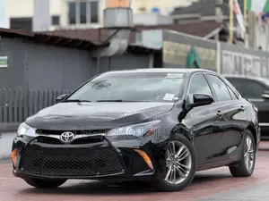 2016 Toyota Camry SE Sedan