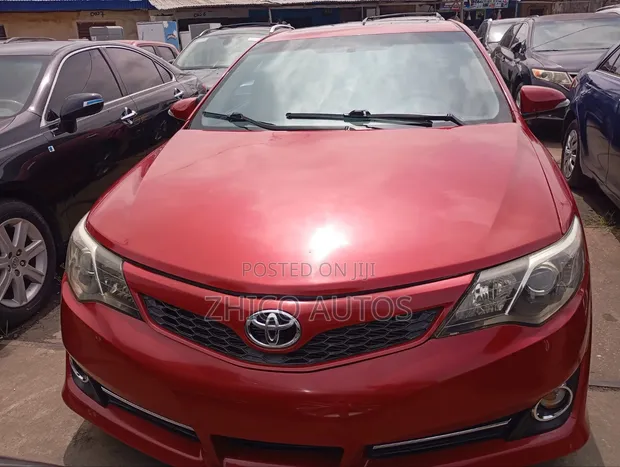 2012 Toyota Camry SE Sedan Red - 1