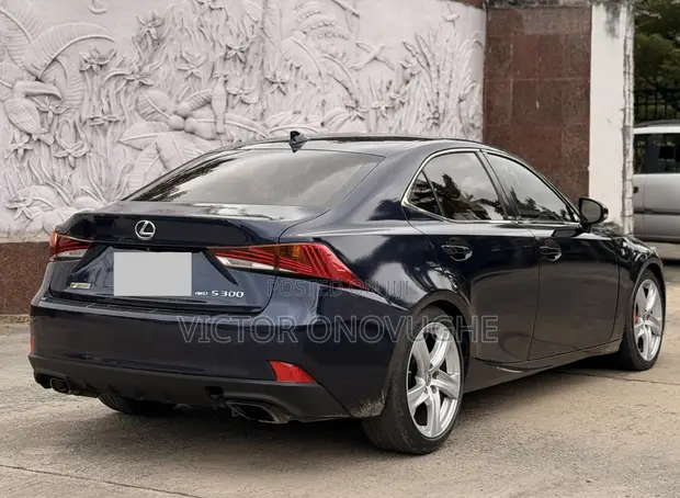 Lexus IS 300 AWD 2017 Blue - 1