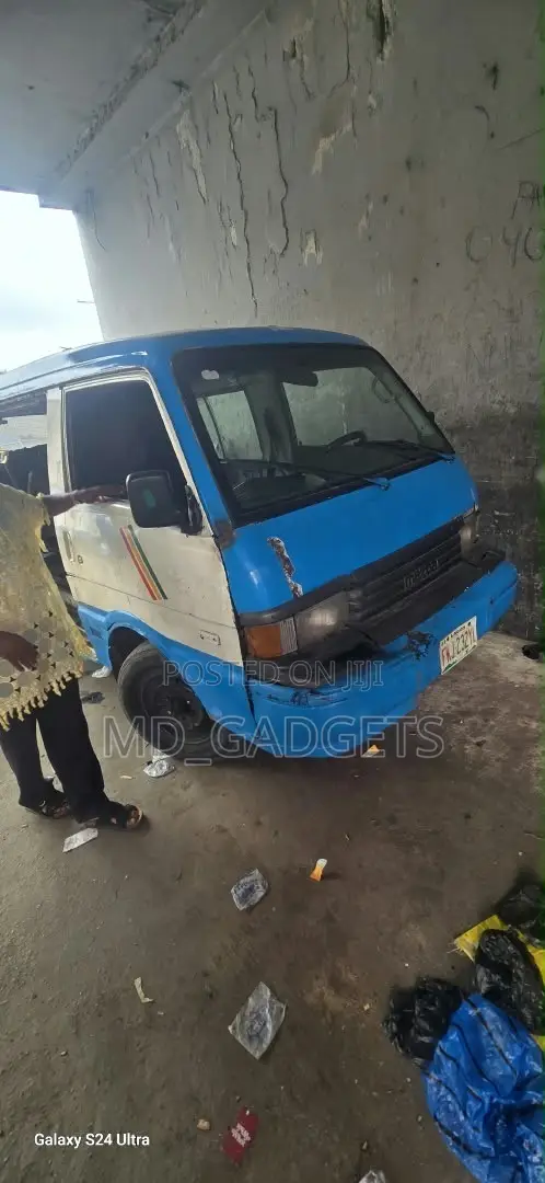 Mazda E2000 Minibus 2000 Blue - 1