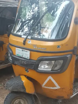 TVS King Deluxe Plus iTouch Start Tricycle 2025 Yellow