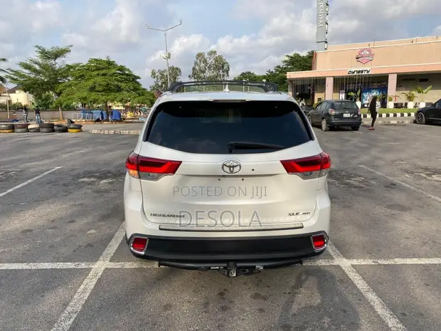 2016 Toyota Highlander XLE V6 4x4 (Upgraded to 2018) - 1