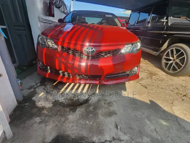 2014 Toyota Camry SE Sedan - 1