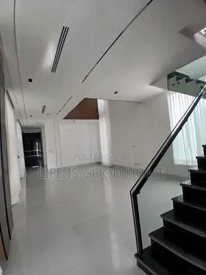 5-Bedroom Duplex don sayarwa a Banana View Estate, Chevron