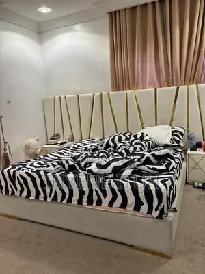 Home Interiors Gado Mai Girman Queen, Katifa da Kujerar Gefe