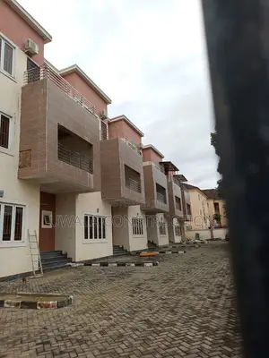 4 Bed Duplex tare da BQ a Kaura, Abuja