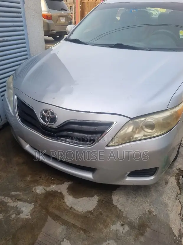 Toyota Camry 2010 Silver - 1