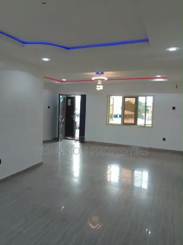 3-Bedroom Block of Flats for Sale in Wuse Zone 1 - 1