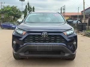 Toyota RAV4 XLE AWD SUV 2019