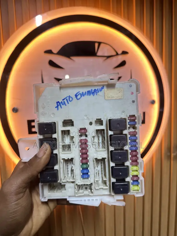 Nissan/Infiniti Under-Hood Fuse Box Assembly (IPDM) - 1