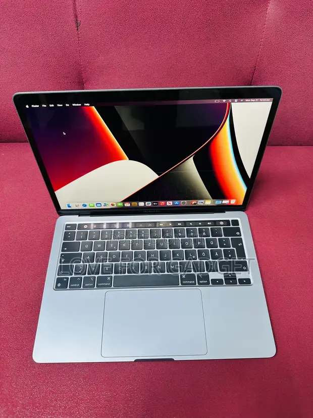 Apple MacBook Pro 2020 M1 8GB RAM 256GB SSD - 1