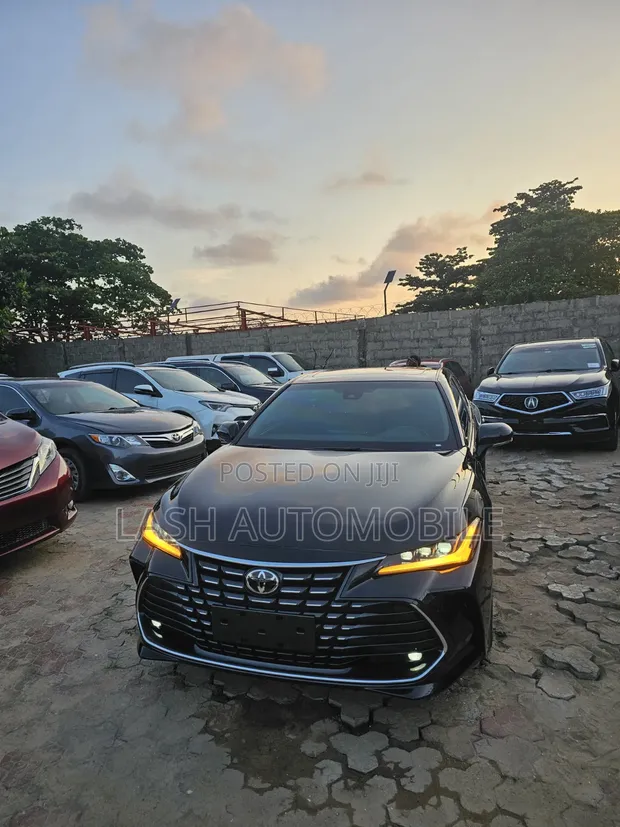 Toyota Avalon 2023 Black - 1