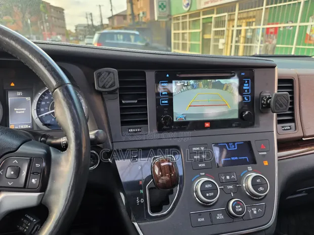 2017 Toyota Sienna Limited Premium 7-Passenger Beige - 1